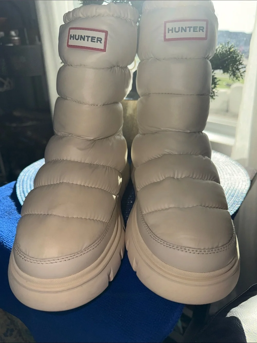 Hunter Women’s Puffer Boots in Cream